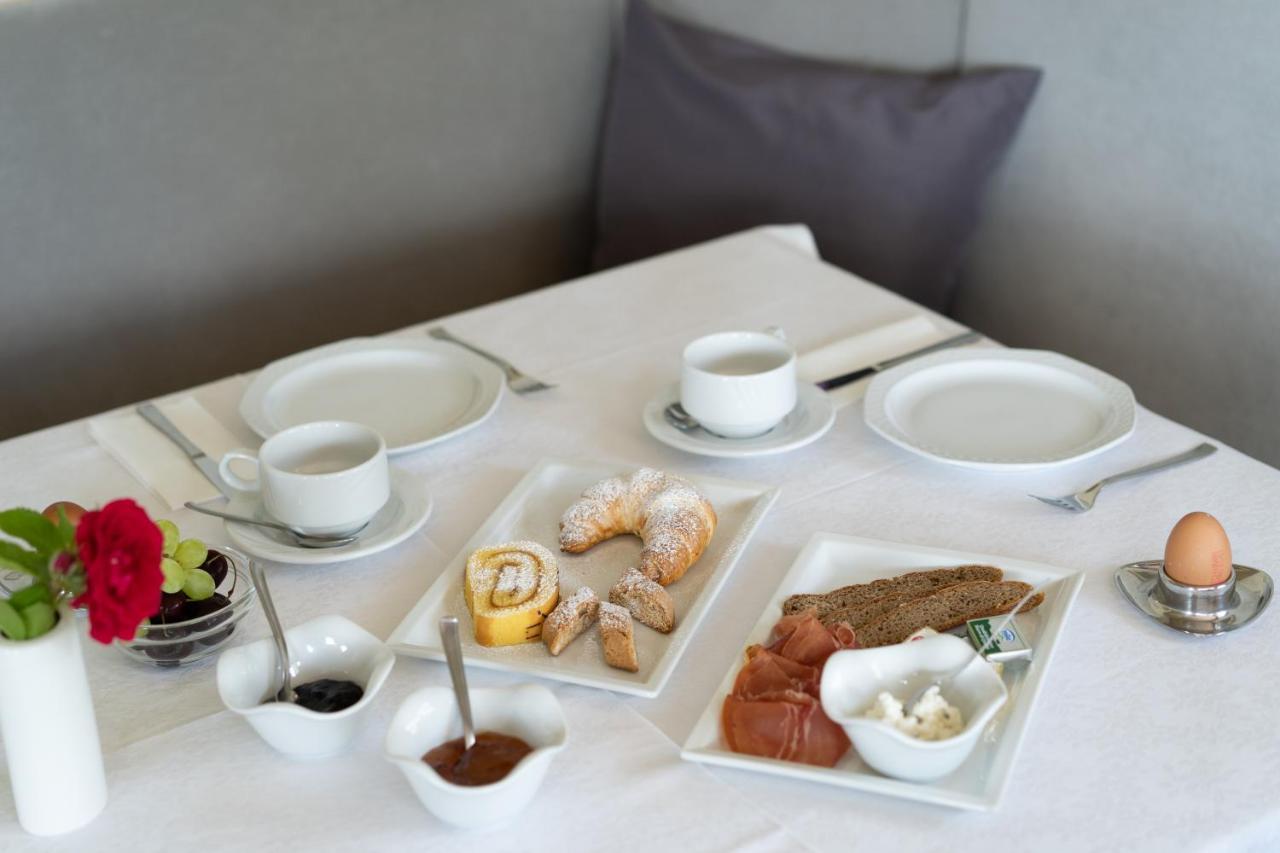 Garni Schorneck Bed & Breakfast Brunico Ngoại thất bức ảnh