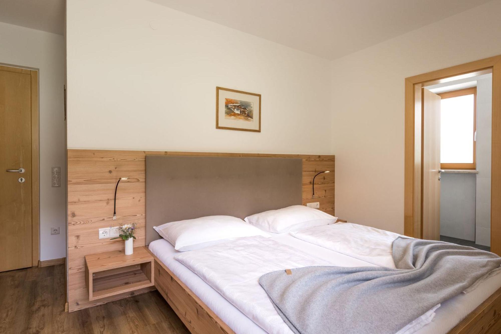 Garni Schorneck Bed & Breakfast Brunico Ngoại thất bức ảnh
