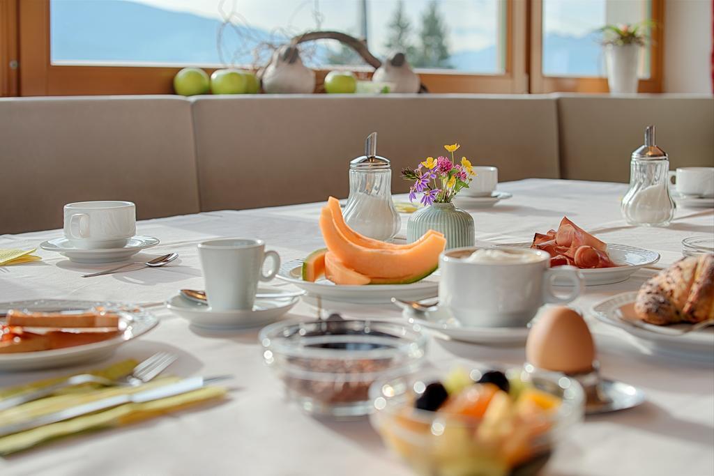 Garni Schorneck Bed & Breakfast Brunico Ngoại thất bức ảnh